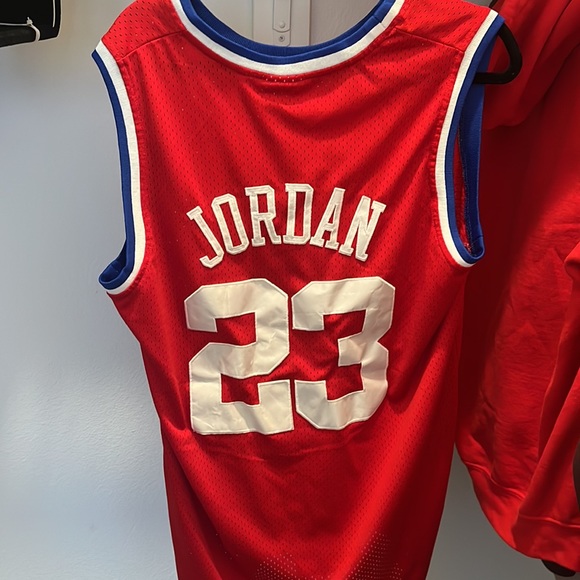 Micheal Jordan 1989 All Star Jersey
Size: L 
Still in Great Condition - Picture 2 of 4